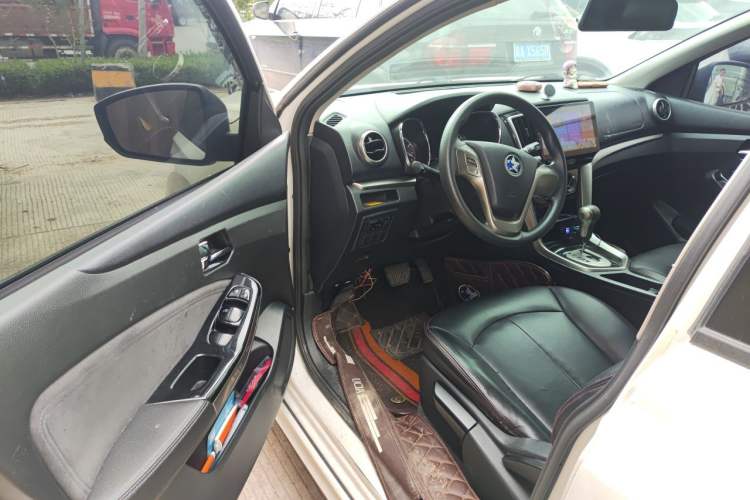 Used Venucia T70 2016 2.0L CVT Smart Choice Edition Driver Seat