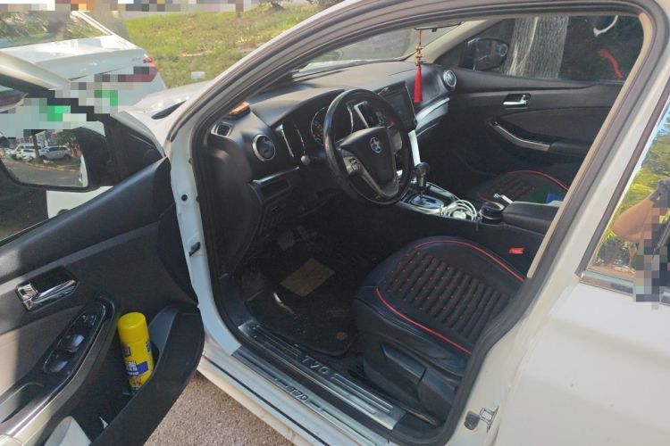Used Venucia T70 2016 2.0L CVT Smart Choice Edition Driver Seat