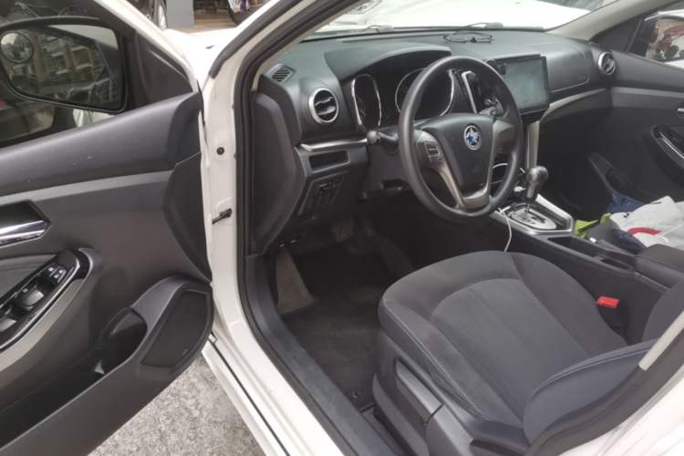 Used Venucia T70 2016 2.0L CVT Smart Choice Edition Driver Seat