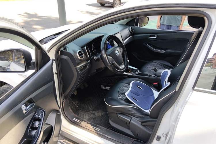 Used Venucia T70 2016 1.6L Manual Ruixing Edition Driver Seat