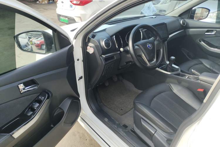 Used Venucia T70 2016 1.6L Manual Ruixing Edition Driver Seat