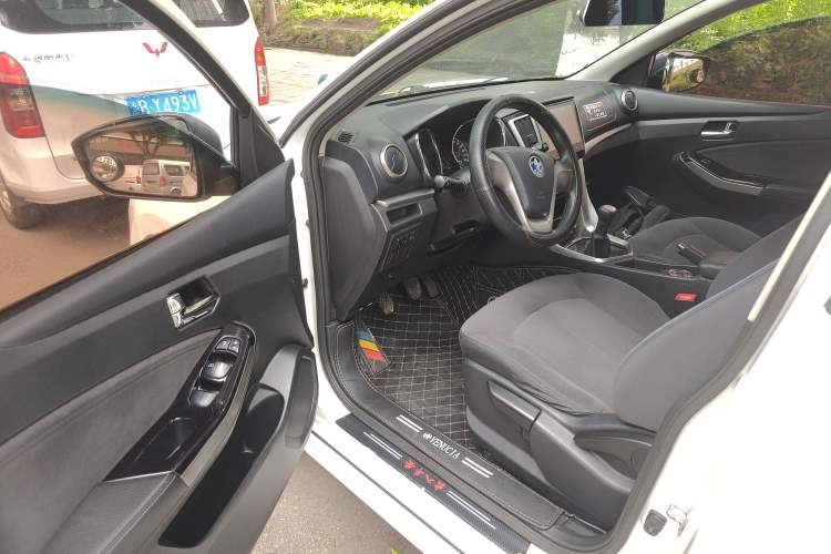 Used Venucia T70 2016 1.6L Manual Ruixing Edition Driver Seat