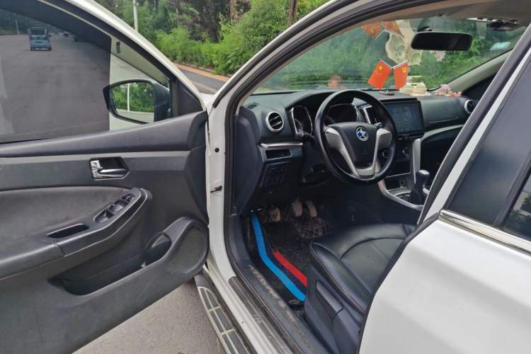 Used Venucia T70 2016 1.6L Manual Ruixing Edition Driver Seat