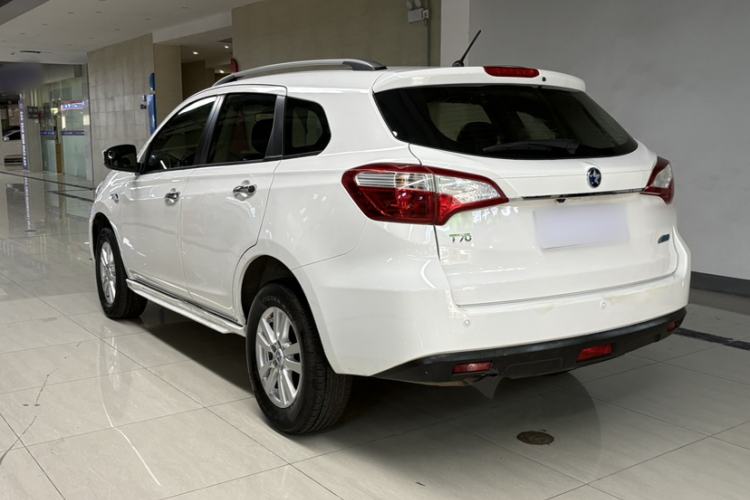Used Venucia T70 2016 2.0L CVT Smart Choice Edition Exterior 10