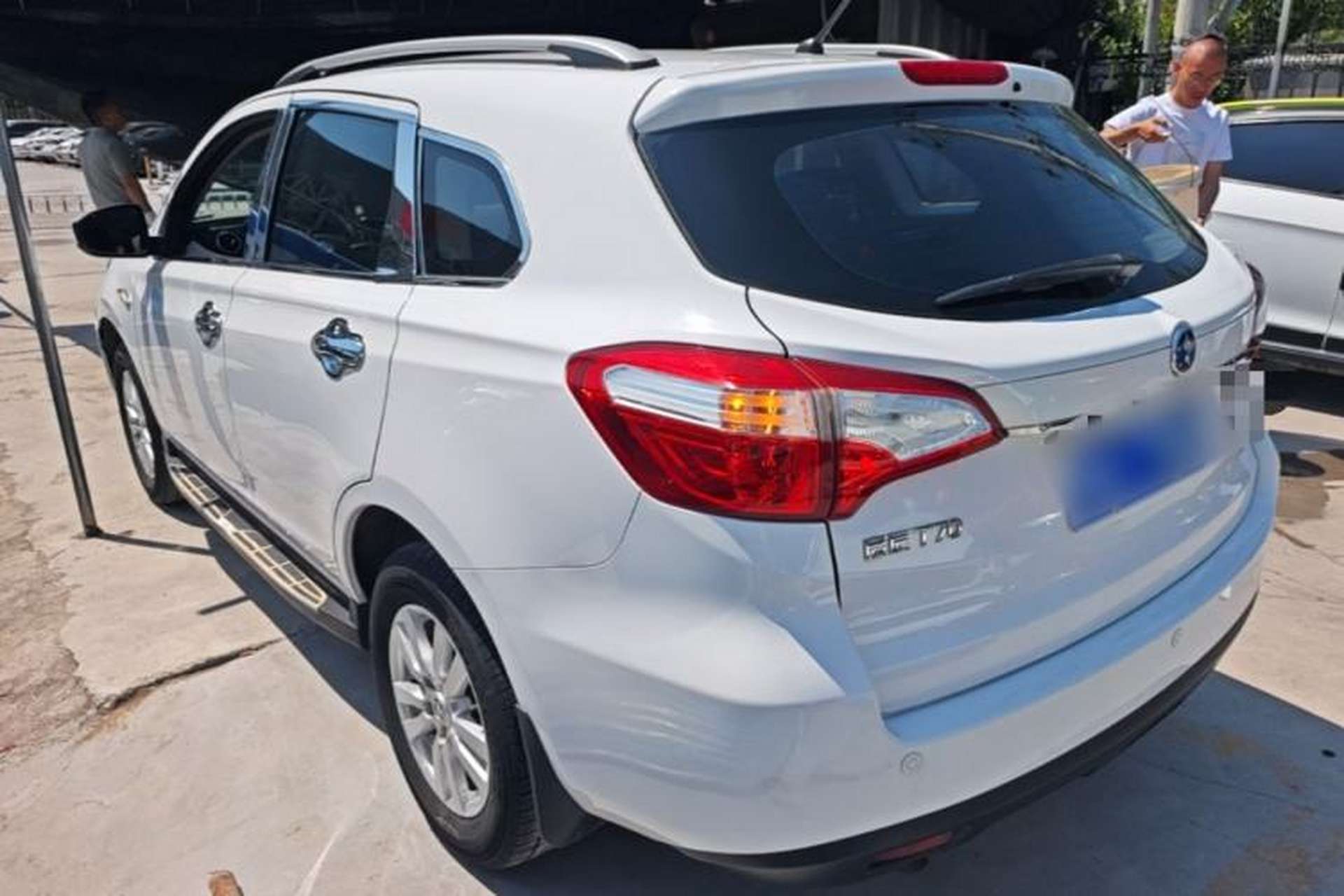 Used Venucia T70 2016 2.0L CVT Smart Choice Edition Exterior 2