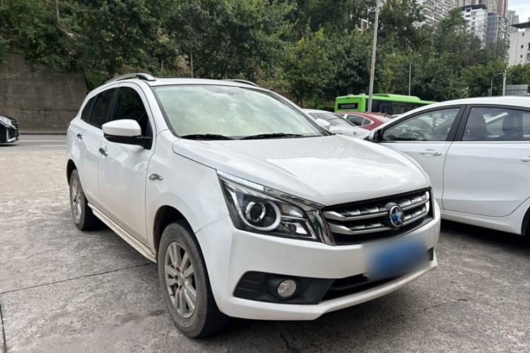Used Venucia T70 2016 2.0L CVT Smart Edition Exterior 2