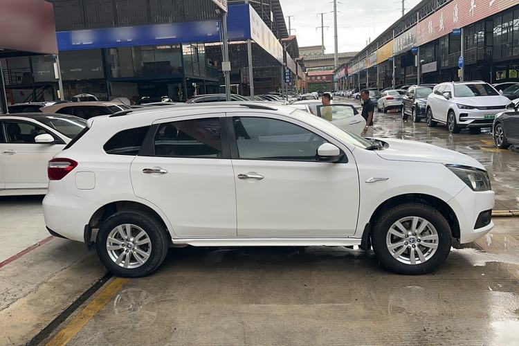 Used Venucia T70 2016 2.0L CVT Smart Choice Edition Exterior 2