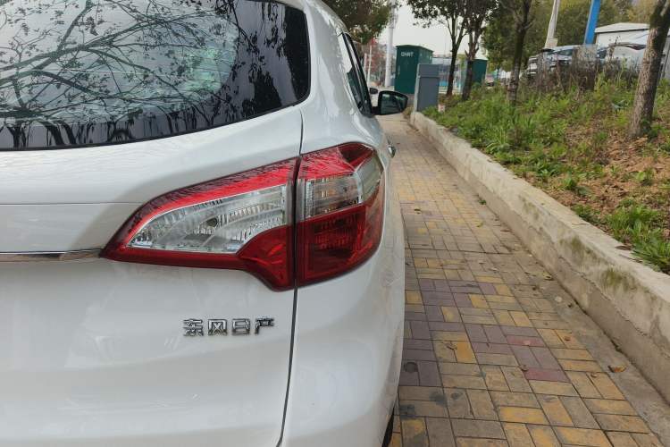 Used Venucia T70 2016 1.6L Manual Ruixing Edition Exterior 3