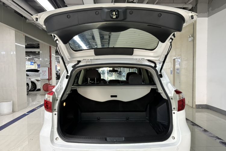 Used Venucia T70 2016 2.0L CVT Smart Choice Edition Exterior 3