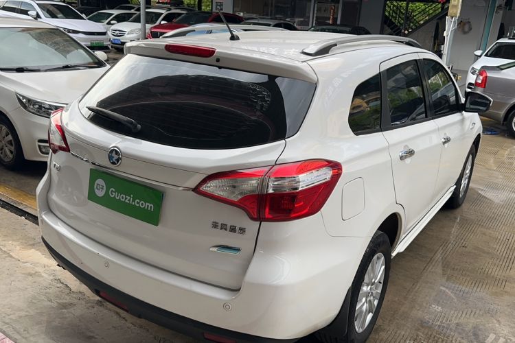 Used Venucia T70 2016 2.0L CVT Smart Choice Edition Exterior 3