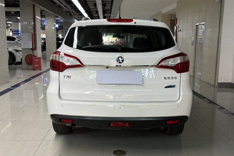 Used Venucia T70 2016 2.0L CVT Smart Choice Edition Exterior 4
