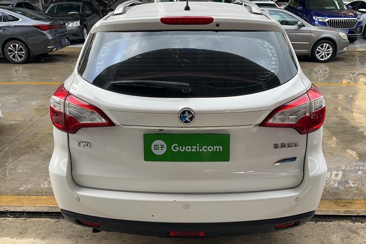 Used Venucia T70 2016 2.0L CVT Smart Choice Edition Exterior 4