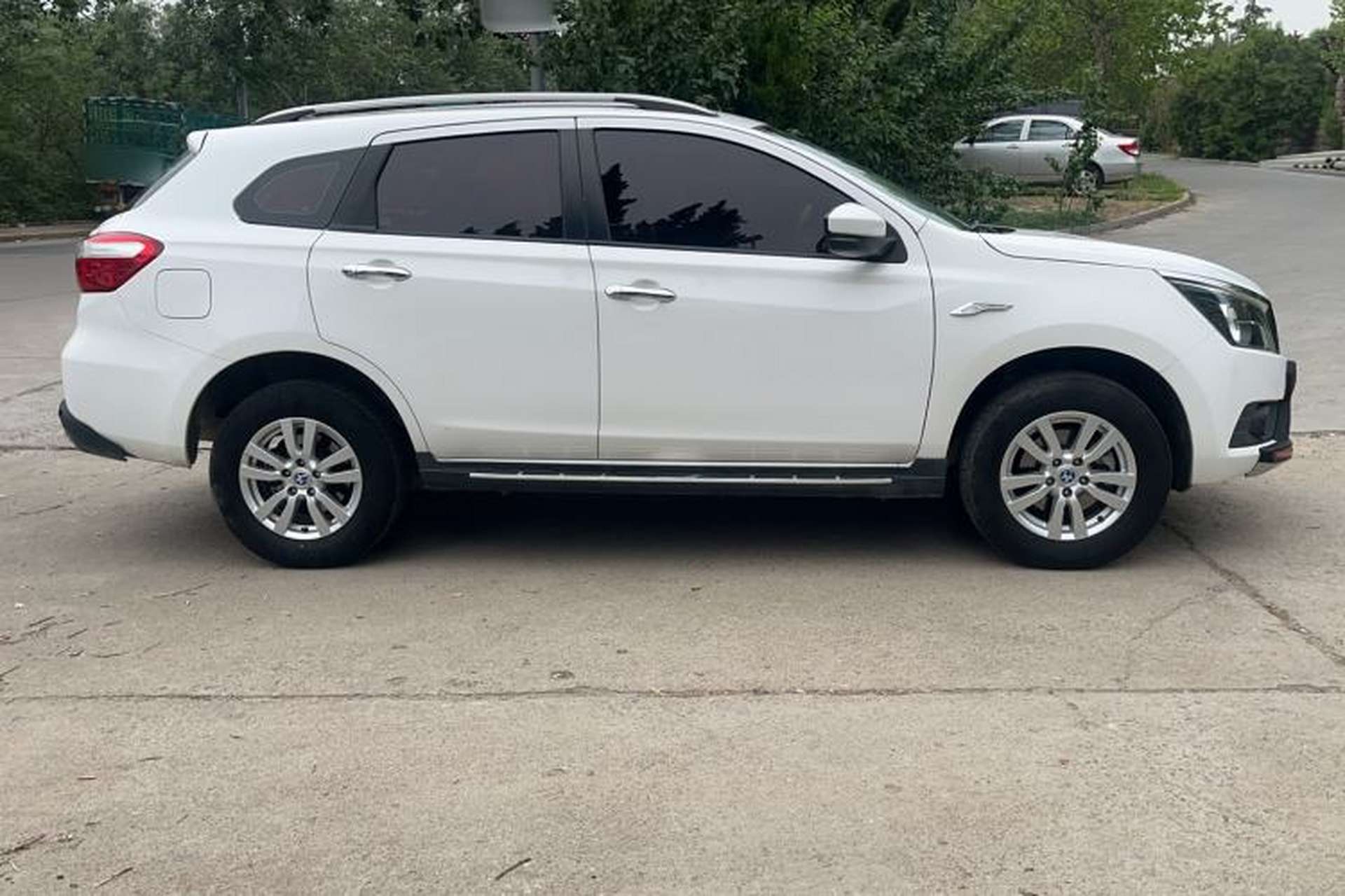 Used Venucia T70 2016 2.0L CVT Smart Choice Edition Exterior 4