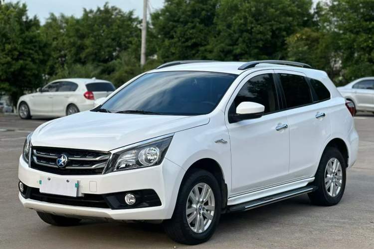 Used Venucia T70 2016 2.0L CVT Smart Choice Edition Exterior 5