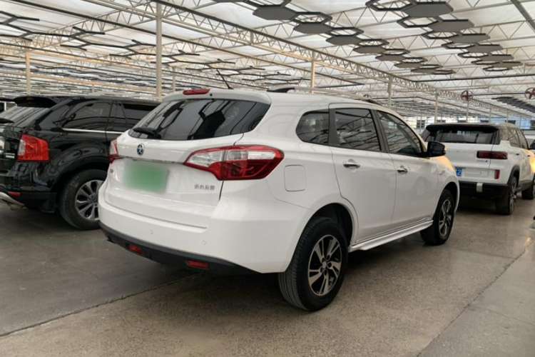 Used Venucia T70 2016 1.6L Manual Ruixing Edition Exterior 5