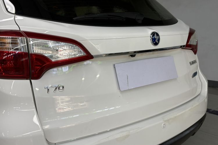 Used Venucia T70 2016 2.0L CVT Smart Choice Edition Exterior 5
