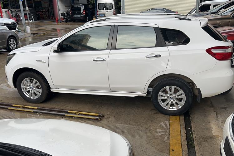 Used Venucia T70 2016 2.0L CVT Smart Choice Edition Exterior 5