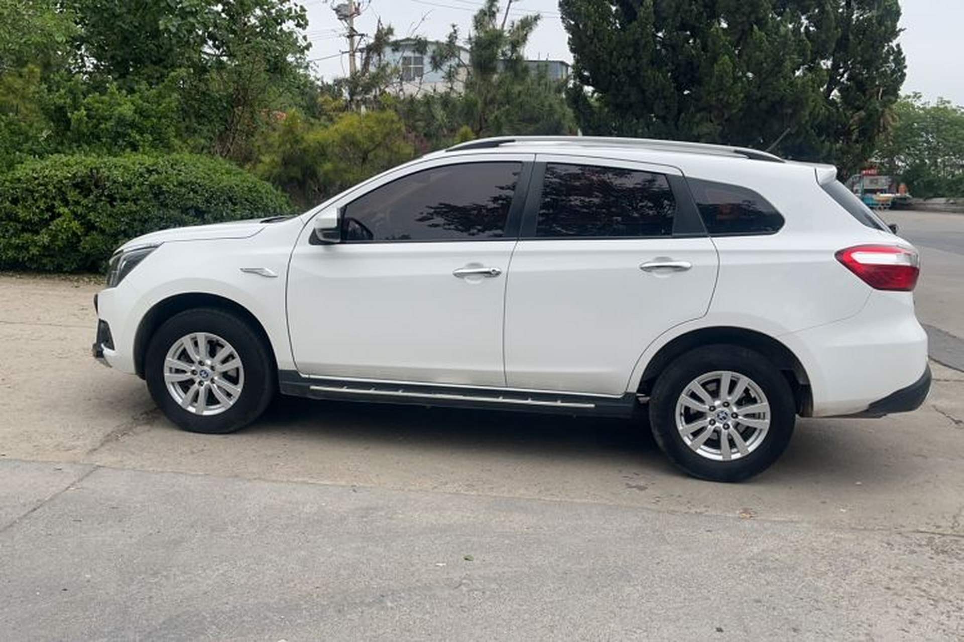 Used Venucia T70 2016 2.0L CVT Smart Choice Edition Exterior 8