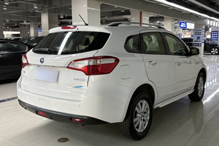 Used Venucia T70 2016 2.0L CVT Smart Choice Edition Exterior 9