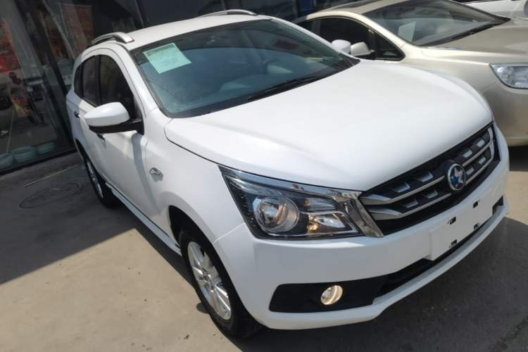 Used Venucia T70 2016 2.0L CVT Smart Choice Edition Front Right 45 Deg