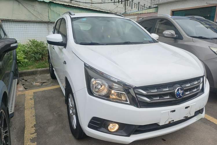 Used Venucia T70 2016 2.0L CVT Smart Choice Edition Front Right 45 Deg