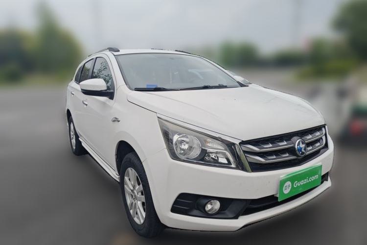 Used Venucia T70 2016 1.6L Manual Ruixing Edition Front Right 45 Deg