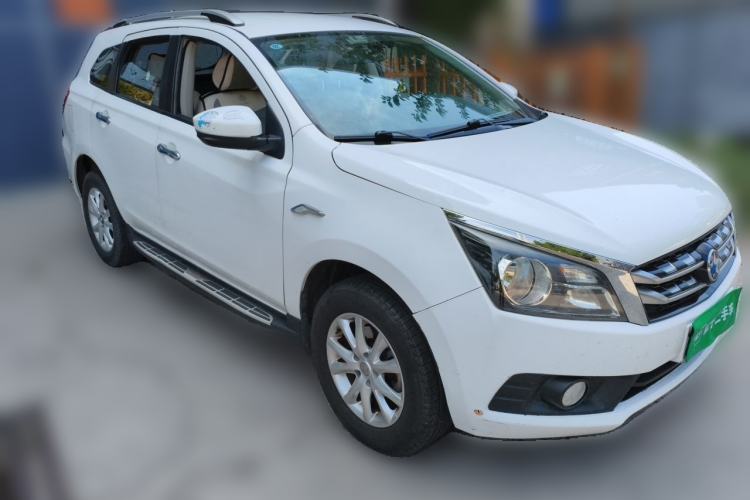 Used Venucia T70 2016 1.6L Manual Ruixing Edition Front Right 45 Deg