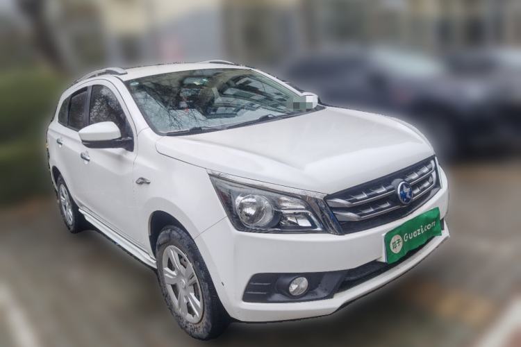 Used Venucia T70 2016 1.6L Manual Ruixing Edition Front Right 45 Deg