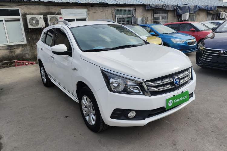 Used Venucia T70 2016 1.6L Manual Ruixing Edition Front Right 45 Deg