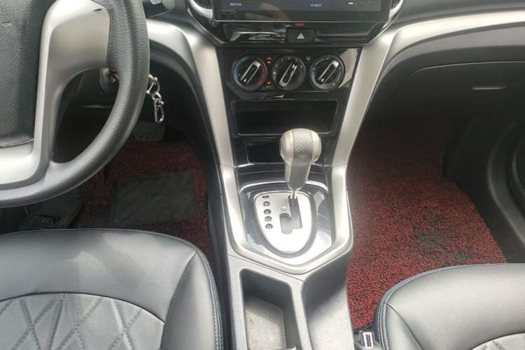 Used Venucia T70 2016 2.0L CVT Smart Choice Edition Gear Lever