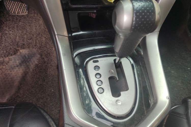 Used Venucia T70 2016 2.0L CVT Smart Choice Edition Gear Lever