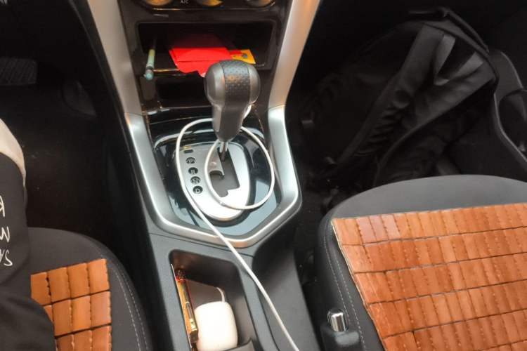 Used Venucia T70 2016 2.0L CVT Smart Choice Edition Gear Lever