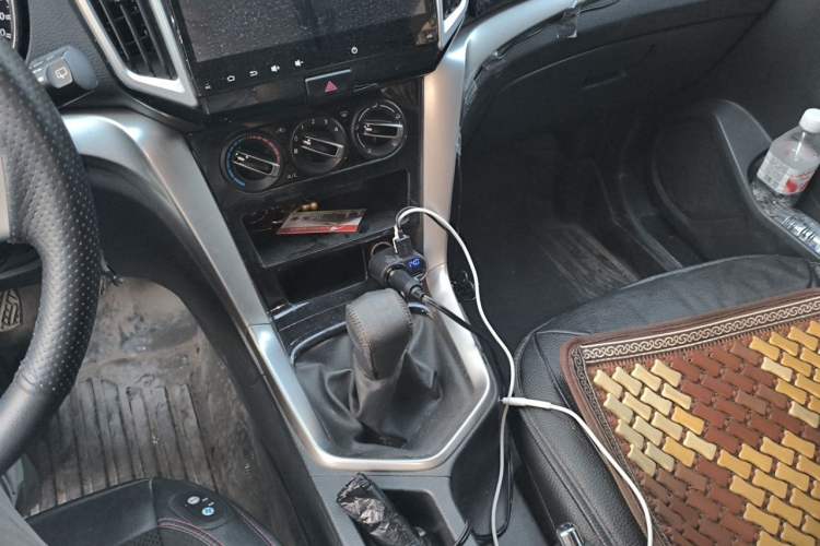 Used Venucia T70 2016 1.6L Manual Ruixing Edition Gear Lever