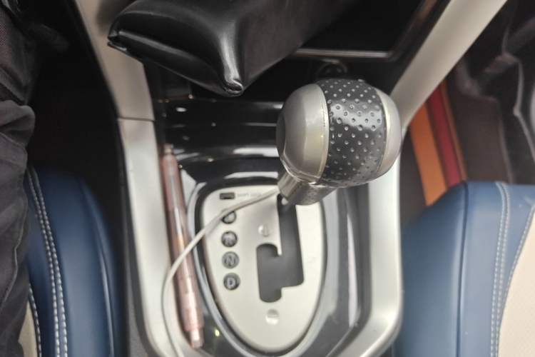 Used Venucia T70 2016 2.0L CVT Smart Choice Edition Gear Lever