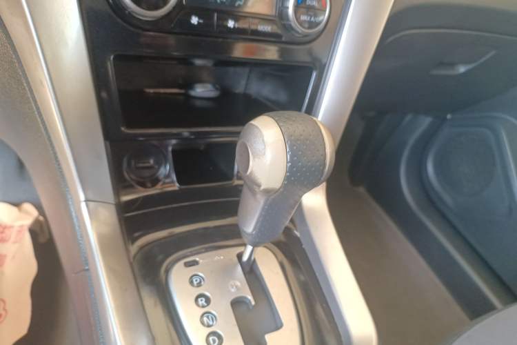 Used Venucia T70 2016 2.0L CVT Smart Edition Gear Lever