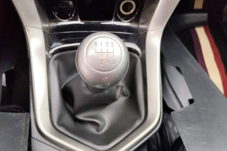 Used Venucia T70 2016 2.0L Manual RuiXiang Edition Gear Lever