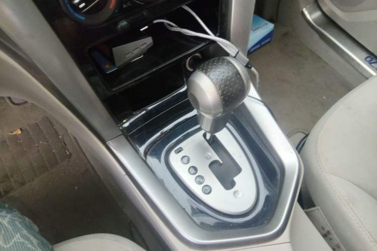 Used Venucia T70 2016 2.0L CVT Smart Choice Edition Gear Lever