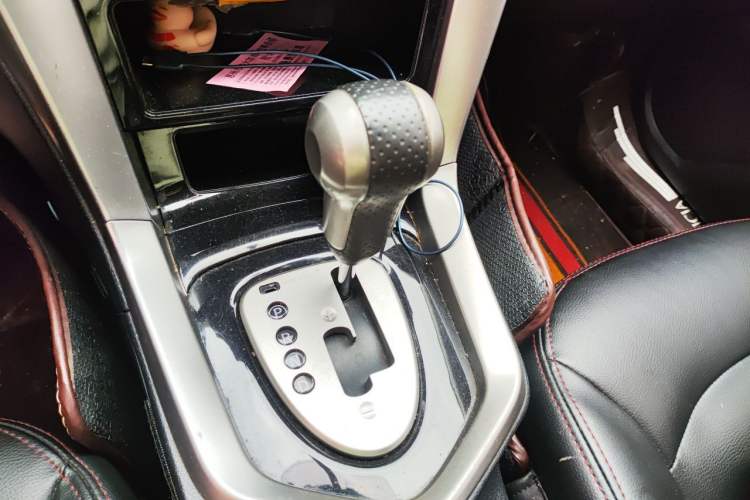 Used Venucia T70 2016 2.0L CVT Smart Choice Edition Gear Lever