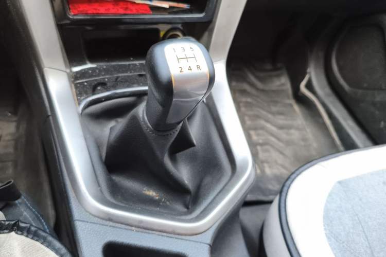 Used Venucia T70 2016 1.6L Manual Ruixing Edition Gear Lever