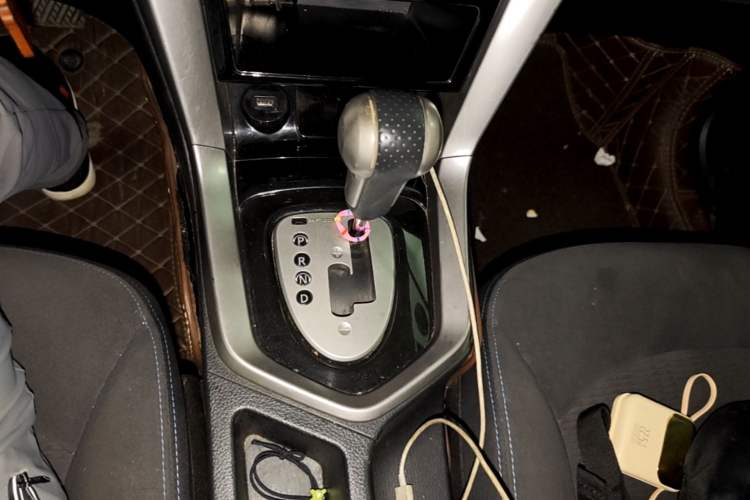 Used Venucia T70 2016 2.0L CVT Smart Edition Gear Lever