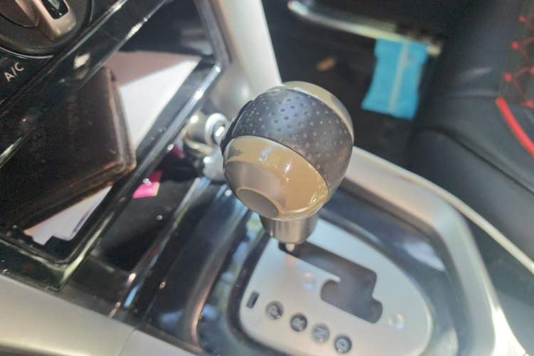 Used Venucia T70 2016 2.0L CVT Smart Choice Edition Gear Lever