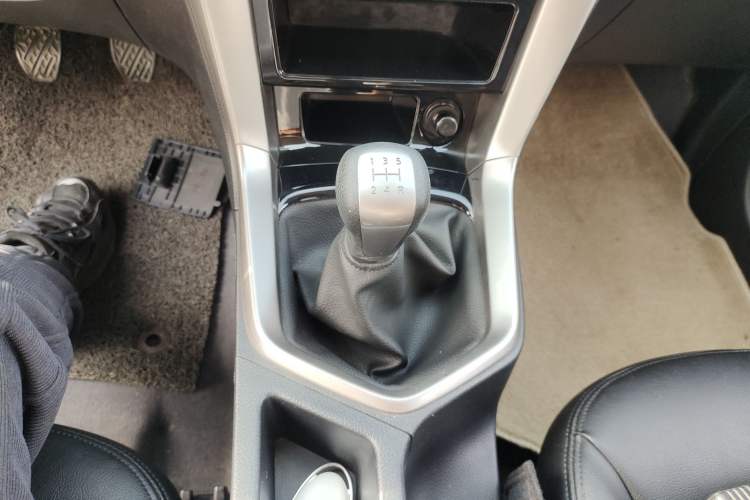 Used Venucia T70 2016 1.6L Manual Ruixing Edition Gear Lever