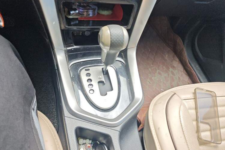 Used Venucia T70 2016 2.0L CVT Smart Choice Edition Gear Lever