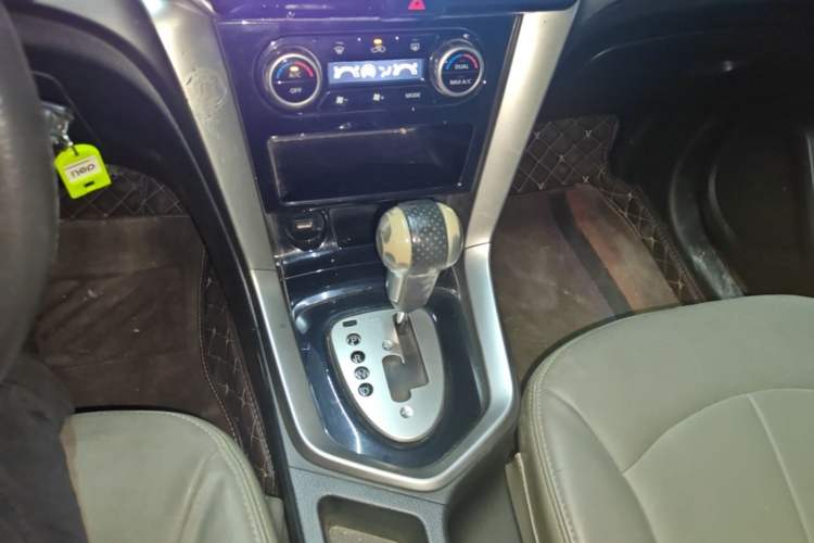 Used Venucia T70 2016 2.0L CVT Smart Edition Gear Lever
