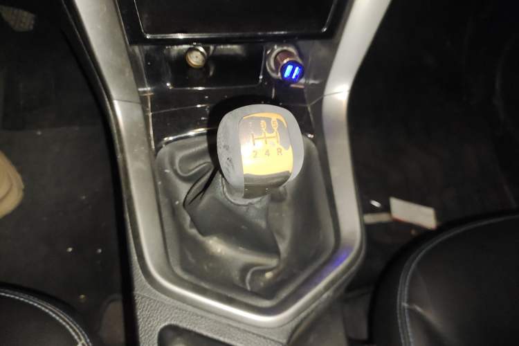 Used Venucia T70 2016 1.6L Manual Ruixing Edition Gear Lever