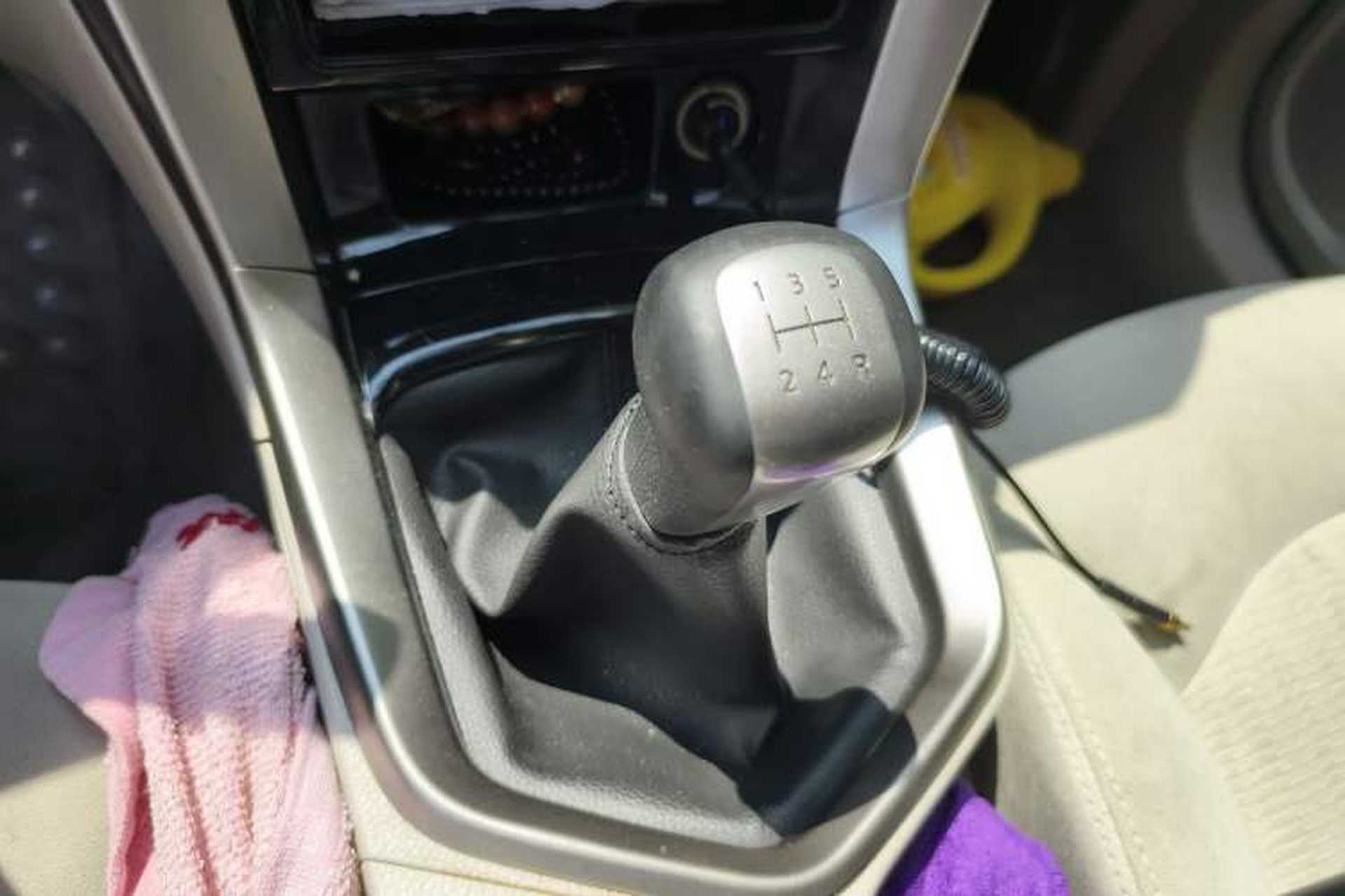 Used Venucia T70 2016 1.6L Manual Ruixing Edition Gear Lever