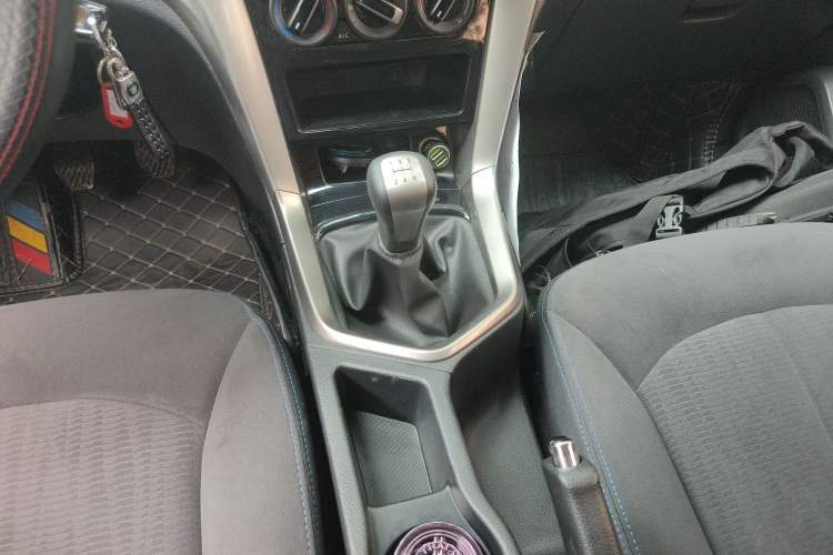 Used Venucia T70 2016 1.6L Manual Ruixing Edition Gear Lever
