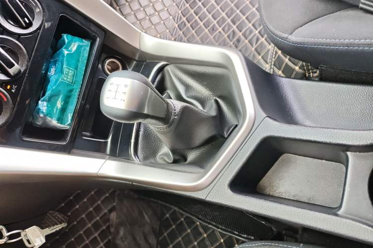 Used Venucia T70 2016 1.6L Manual Ruixing Edition Gear Lever