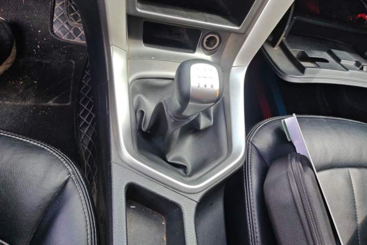 Used Venucia T70 2016 1.6L Manual Ruixing Edition Gear Lever