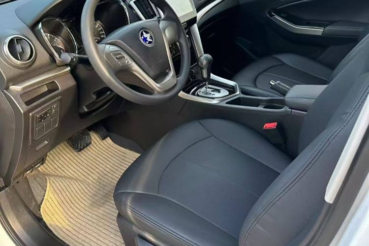 Used Venucia T70 2016 2.0L CVT Smart Choice Edition Interior 2